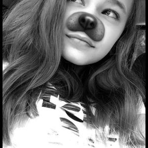 Meet your Posher, Chloe